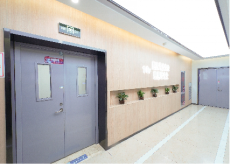 常用于医院手术室墙面，抗菌、防火、易清洁
