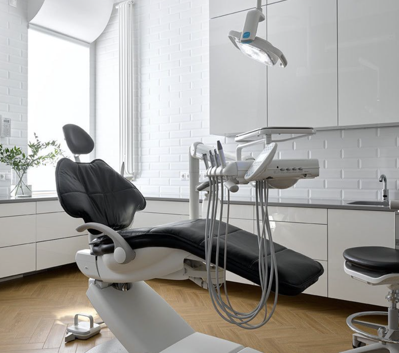 It has anti blood stain penetration characteristics and can withstand high-frequency disinfection, providing a sterile and easy to clean professional contact surface solution for oral diagnosis and treatment.
