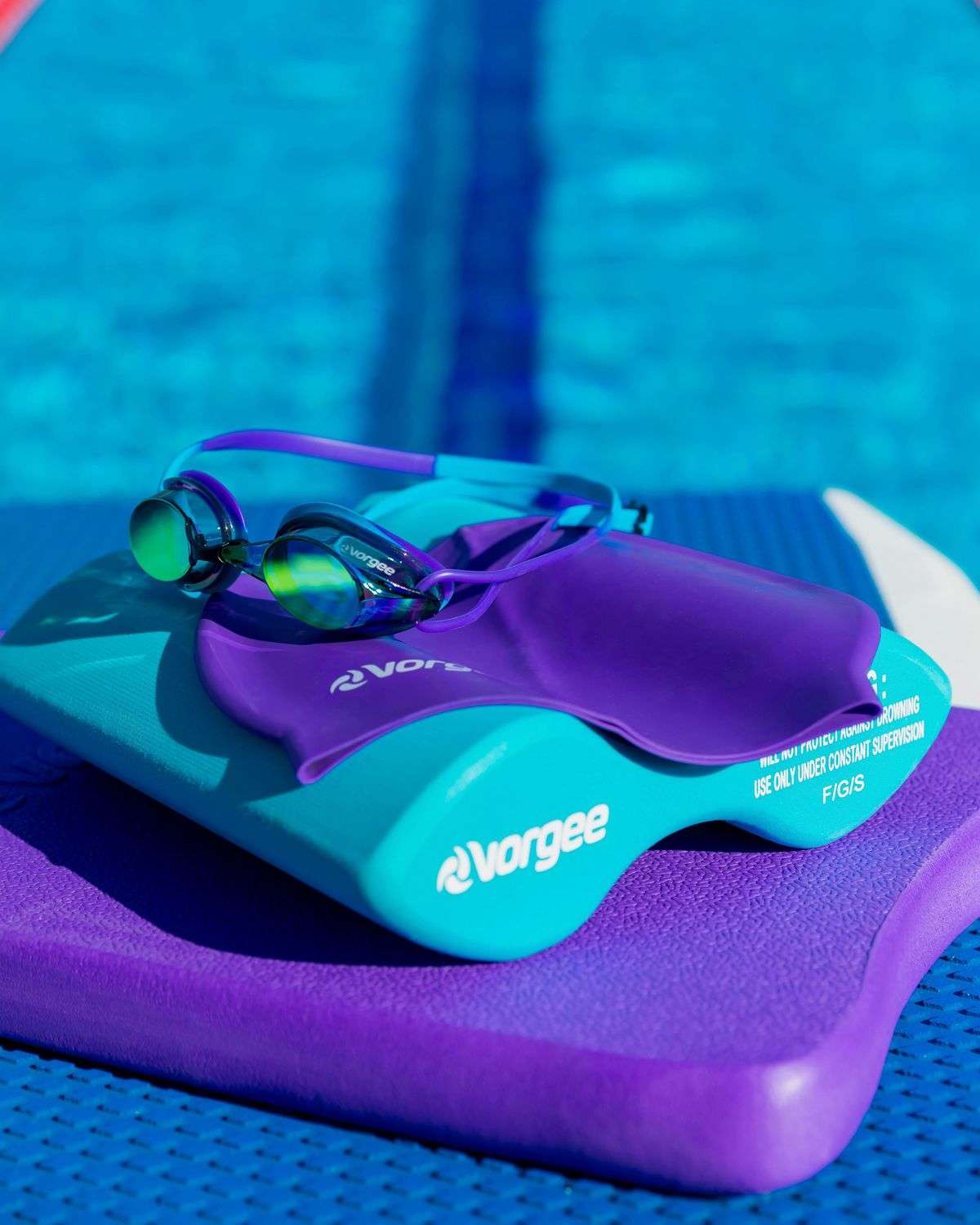 Chlorine resistant and drag reducing, with a 3D micro convex texture structure effectively guiding the flow, providing a professional level solution for racing swimwear.