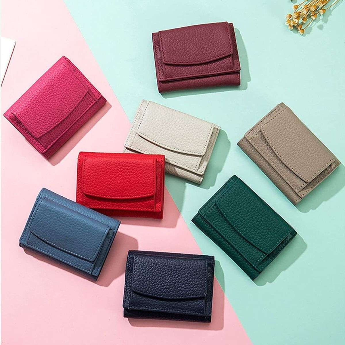 Soft touch, anti-wear and easy to clean, balancing business feel with daily durability.